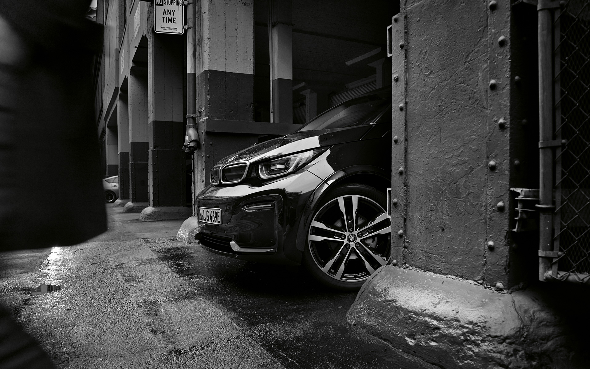 BMW i3s I01 2018　フルイド・ブラック　BMW iブルー・ハイライト付 横からのフロント
