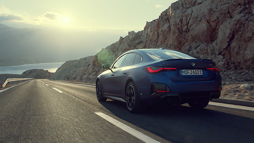 完全電動のBMW i4 M50 G26 2021のスポーティさについての動画 完全電動のBMW i4 M50 G26 2021のスポーティさについての動画