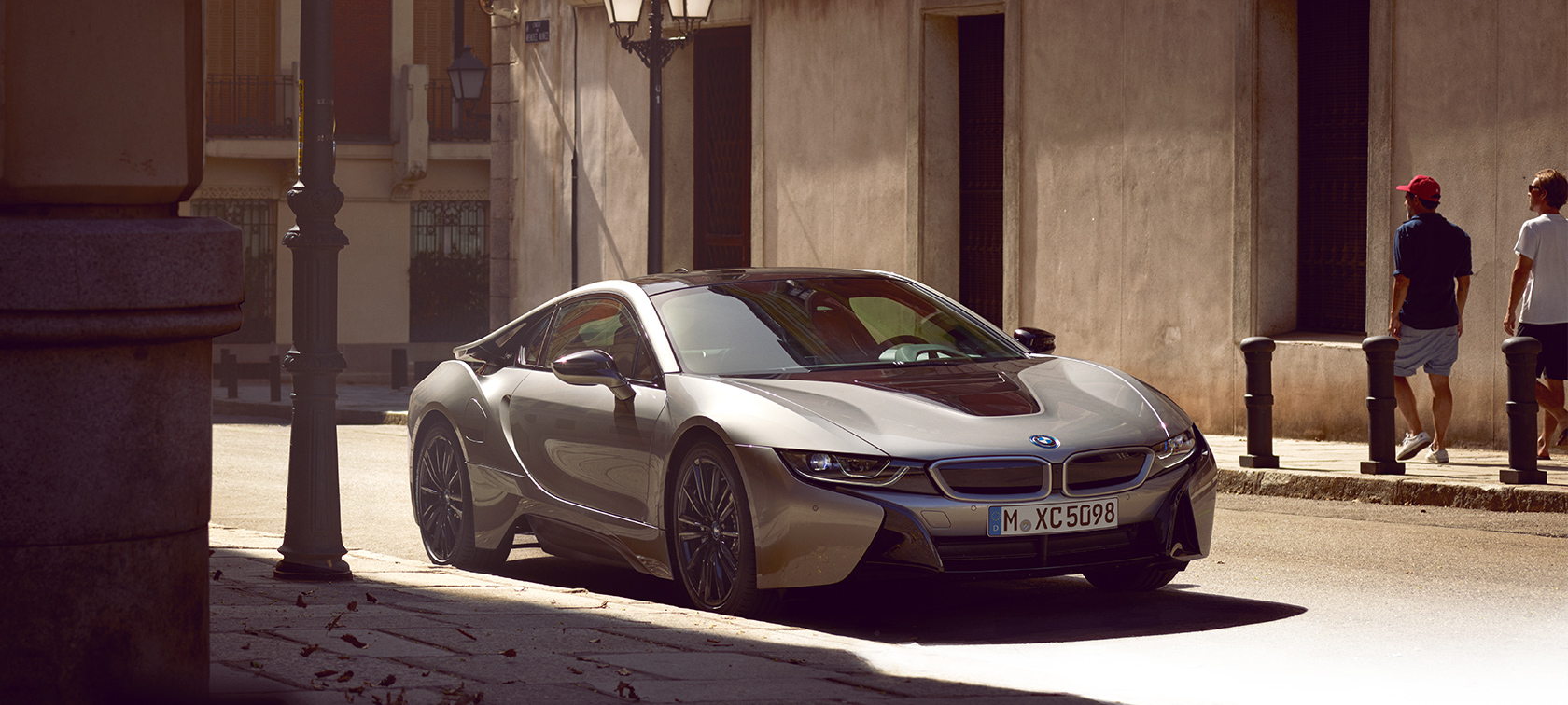 BMW i8 クーペ。I12