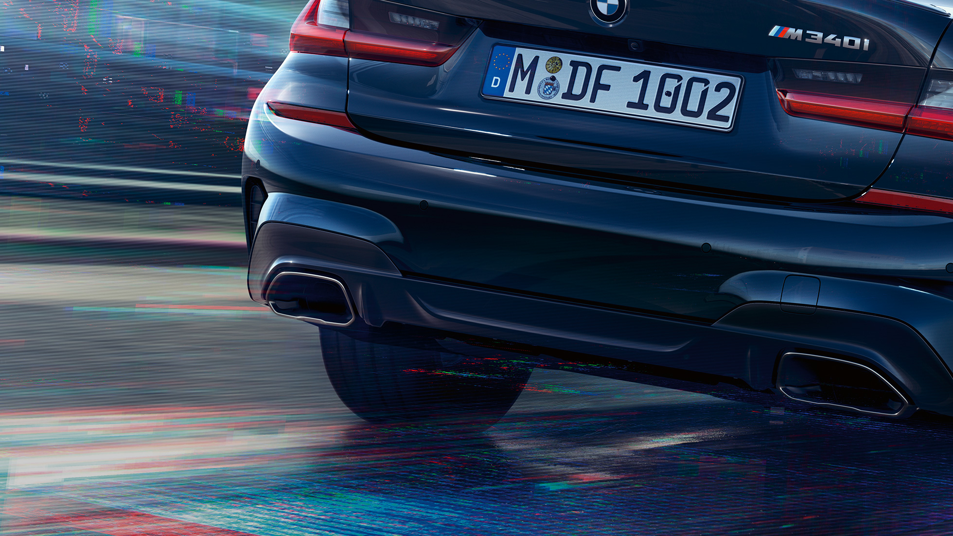 BMW M340i xDrive のテールパイプ・トリム BMW M340i xDrive G20サファイア・ブラック・メタリックのテールパイプ・トリム、クローズ・アップ