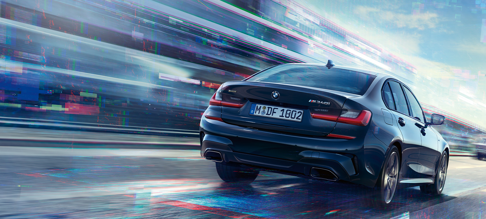 BMW M340i xDriveのリヤ・ビュー BMW M340i xDrive G20サファイア・ブラック・メタリックのリヤ・ビュー