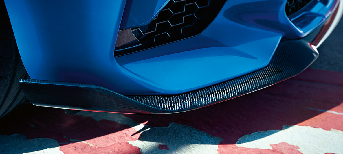 BMW M2 CSのフロント・スプリッター F87 BMW M2 CS F87ミサノ・ブルー・メタリックのディテール・ビュー - フロント・スプリッター