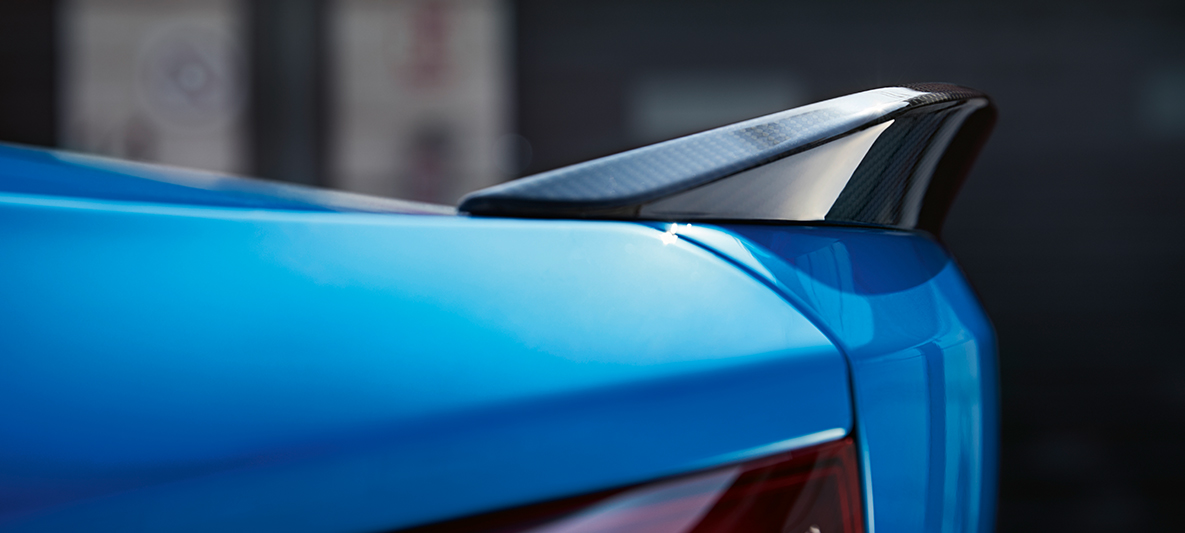 BMW M2 CSのリヤ・スポイラー F87 BMW M2 CS F87ミサノ・ブルー・メタリックのディテール・ビュー - リヤ・スポイラー
