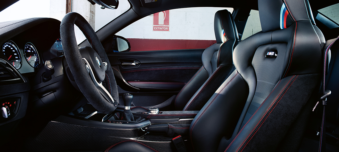BMW M2 CSのインテリア F87 BMW M2 CS F87ミサノ・ブルー・メタリックのディテール・ビュー - インテリア