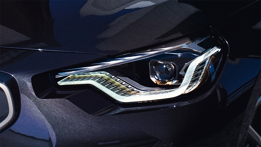 BMW M240i xDrive クーペ ライト・チューブで縁取られた2灯式のヘッドライト