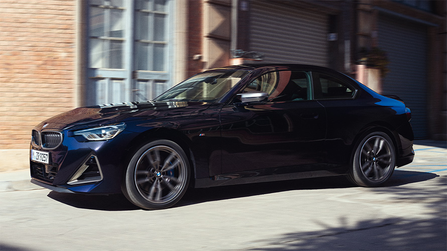 BMW M240i xDrive クーペ 伸びやかなボンネット、ショート・オーバーハング、後方に配置されたキャビンで構成される、スリーボックス・デザイン