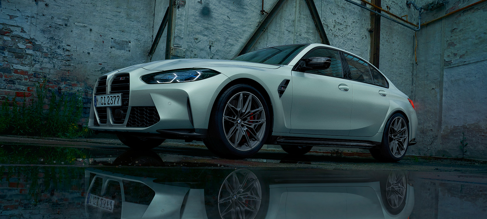 BMW M3 Competition - 斜めからのフロント・ビュー BMW M3 Competition G80 2020 フローズン・ブリリアント・ホワイト・メタリック - 斜めからのフロント・ビュー