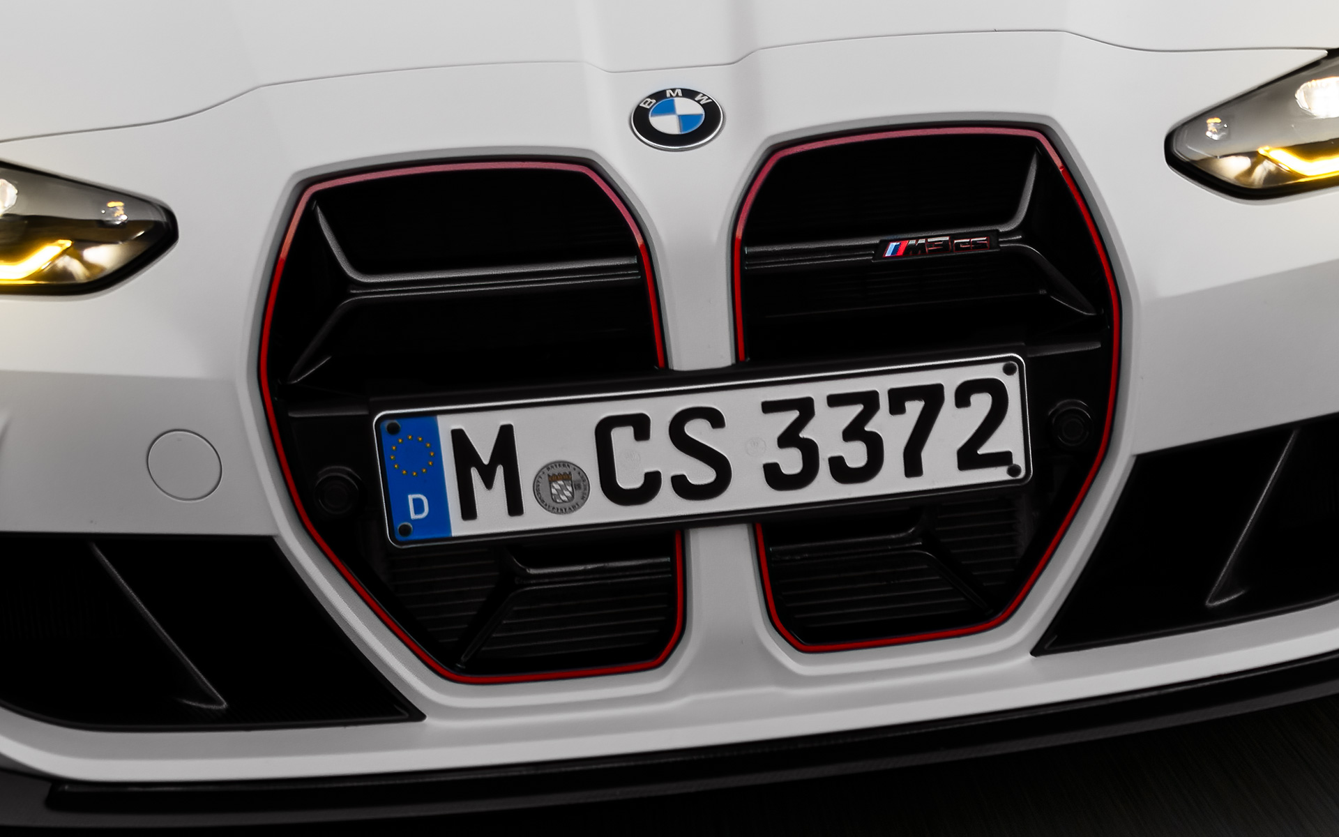 ブラックの特徴的なバーとレッドのアクセントが印象的なキドニー・グリル BMW M3 CS G80 BMW M3 CS G80 キドニー・グリル