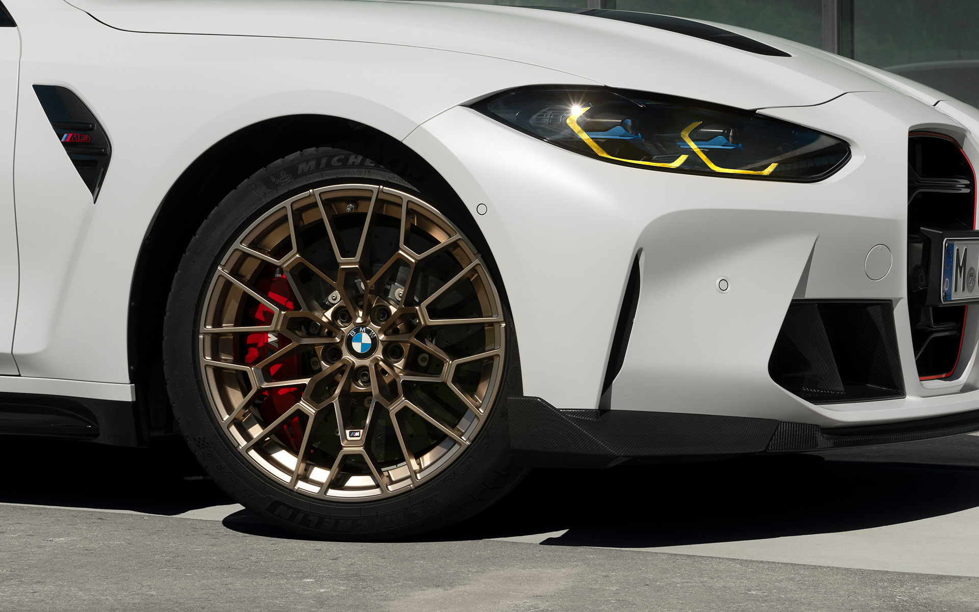 サーキット用のハイパフォーマンス・タイヤを組み合わせた、CS専用デザインの軽量構造ホイール BMW M3 CS G80 BMW M3 CS G80 CS専用デザインの軽量構造ホイール