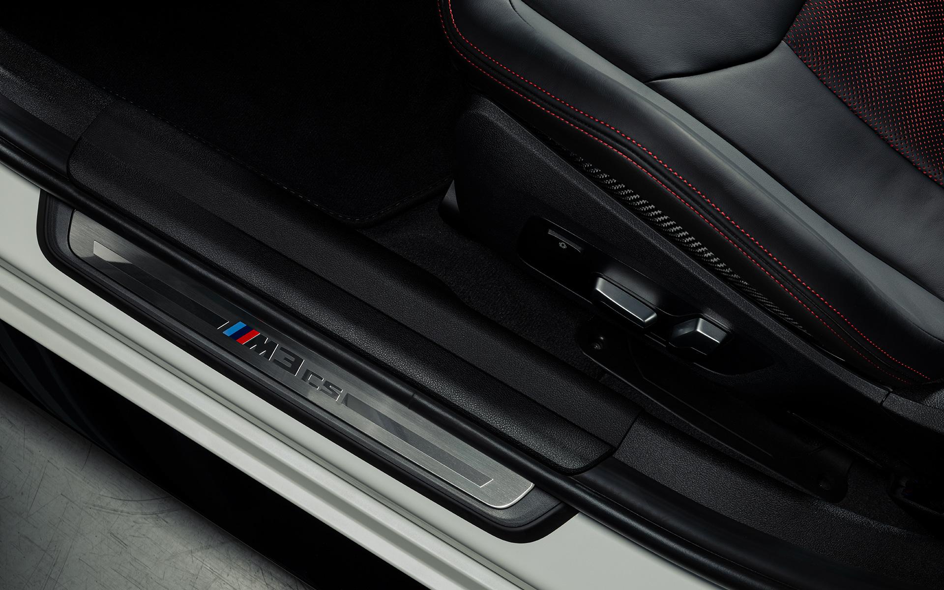 M3 CS専用レタリングが施されたドア・シル・プレート BMW M3 CS G80 BMW M3 CS G80 ドア・シル・プレート