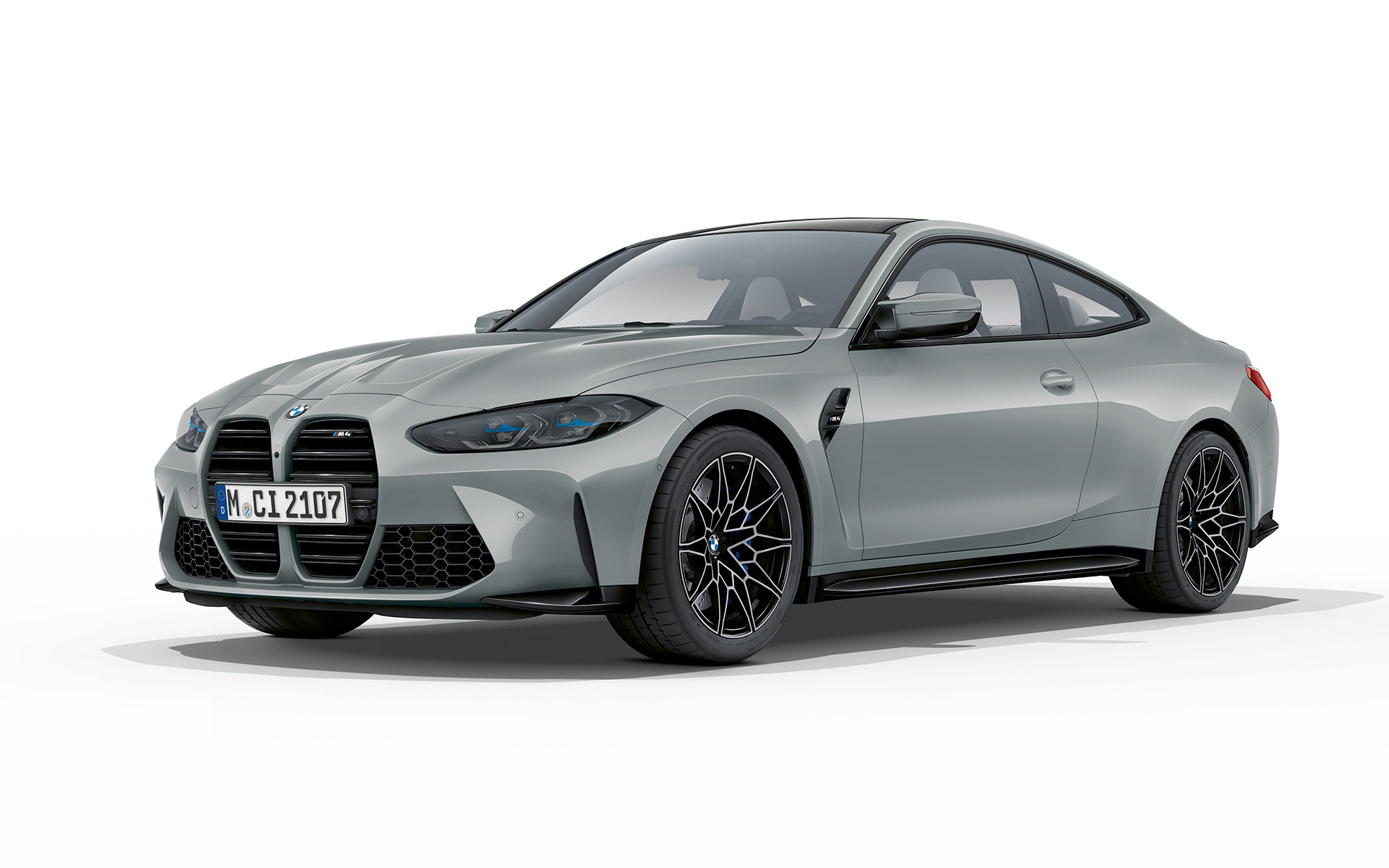 BMW M4 クーペ G82 ブルックリン・グレー、斜めからのフロント・ビュー