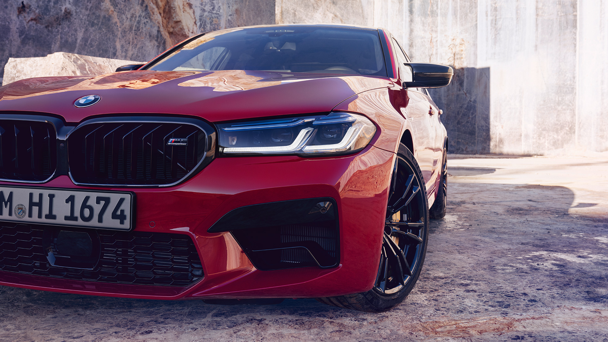 BMWレーザーライト BMW M5 Competition F90 LCI フェイスリフト 2020 クローズ・アップ フロント BMWレーザーライト BMW M5 Competition F90 LCI フェイスリフト 2020 BMW Individual イモラ・レッド クローズ・アップ フロント