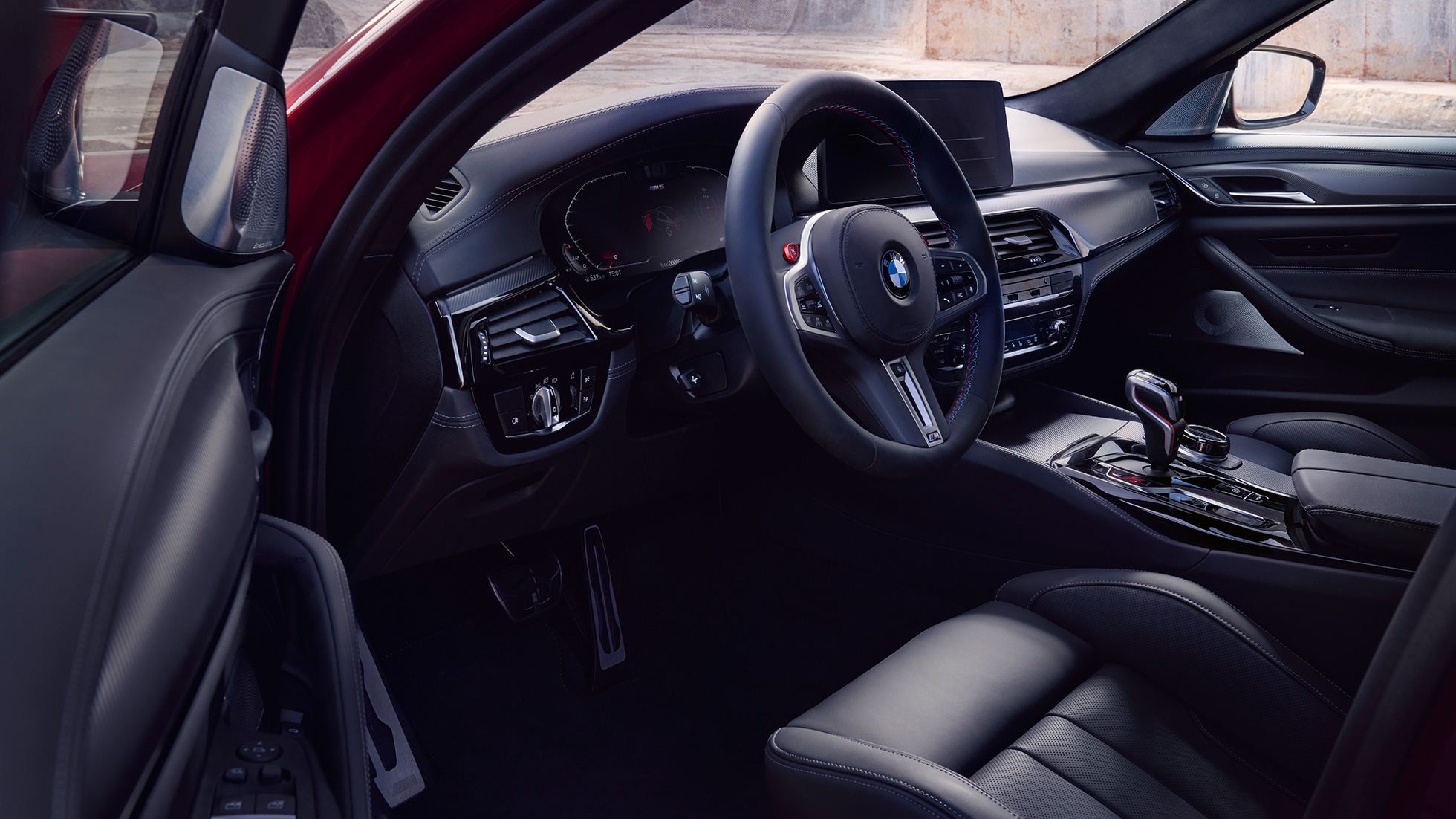 BMW M5 Competition F90 LCI フェイスリフト 2020 コックピット BMW M5 Competition F90 LCI フェイスリフト 2020 コックピット ドアを開けた状態