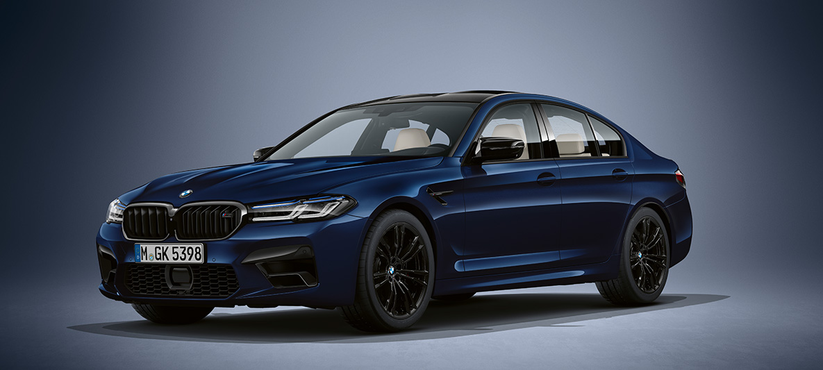 BMW Individual BMW M5 セダン F90 LCI フェイスリフト 2020 タンザナイト・ブルー・メタリック 斜めからのフロント・ビュー BMW Individual BMW M5 セダン F90 LCI フェイスリフト 2020 タンザナイト・ブルー・メタリック 斜めからのフロント・ビュー