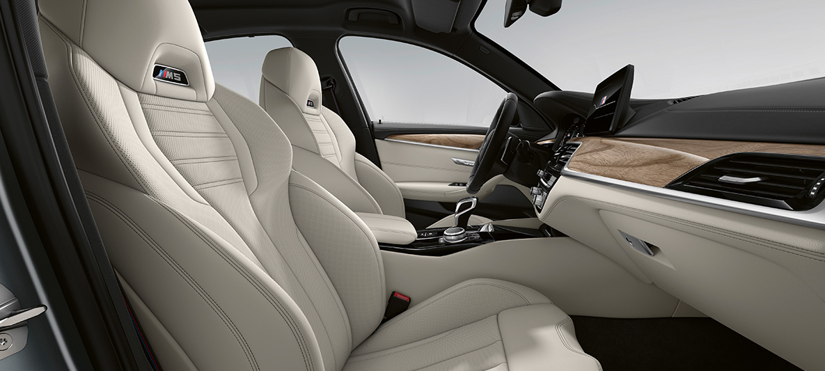 BMW Individual BMW M5 セダン F90 LCI フェイスリフト 2020 BMW Individual フル・レザー・トリム メリノ スモーク・ホワイト/ブラック インテリア BMW Individual BMW M5 セダン F90 LCI フェイスリフト 2020 BMW Individual フル・レザー・トリム メリノ スモーク・ホワイト/ブラック インテリア