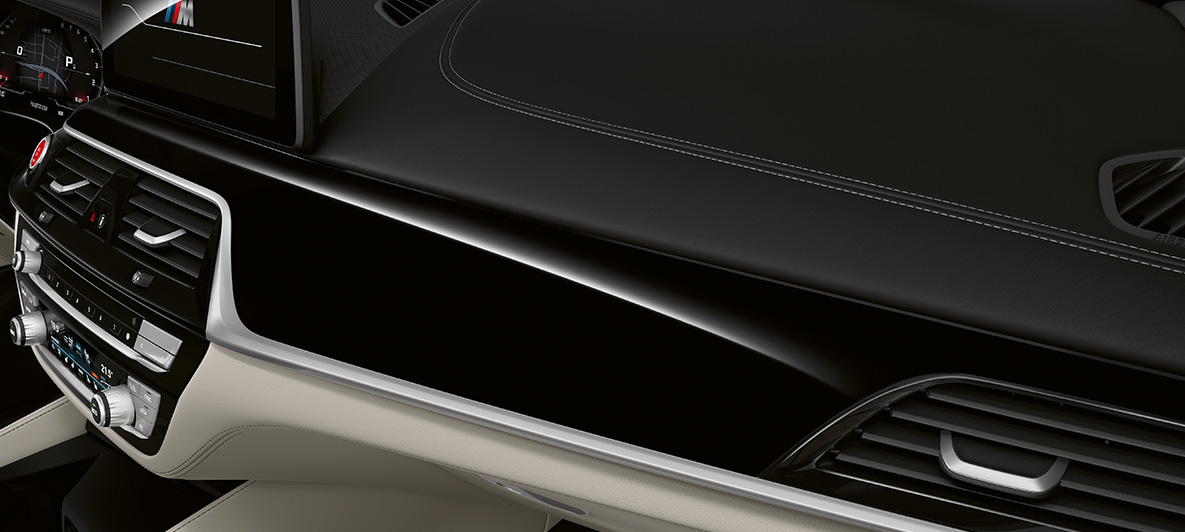 BMW Individual BMW M5 セダン F90 LCI フェイスリフト 2020 BMW Individual インテリア・トリム・フィニッシャー ピアノ・フィニッシュ ブラック インテリア BMW Individual BMW M5 セダン F90 LCI フェイスリフト 2020 BMW Individual インテリア・トリム・フィニッシャー ピアノ・フィニッシュ ブラック インテリア