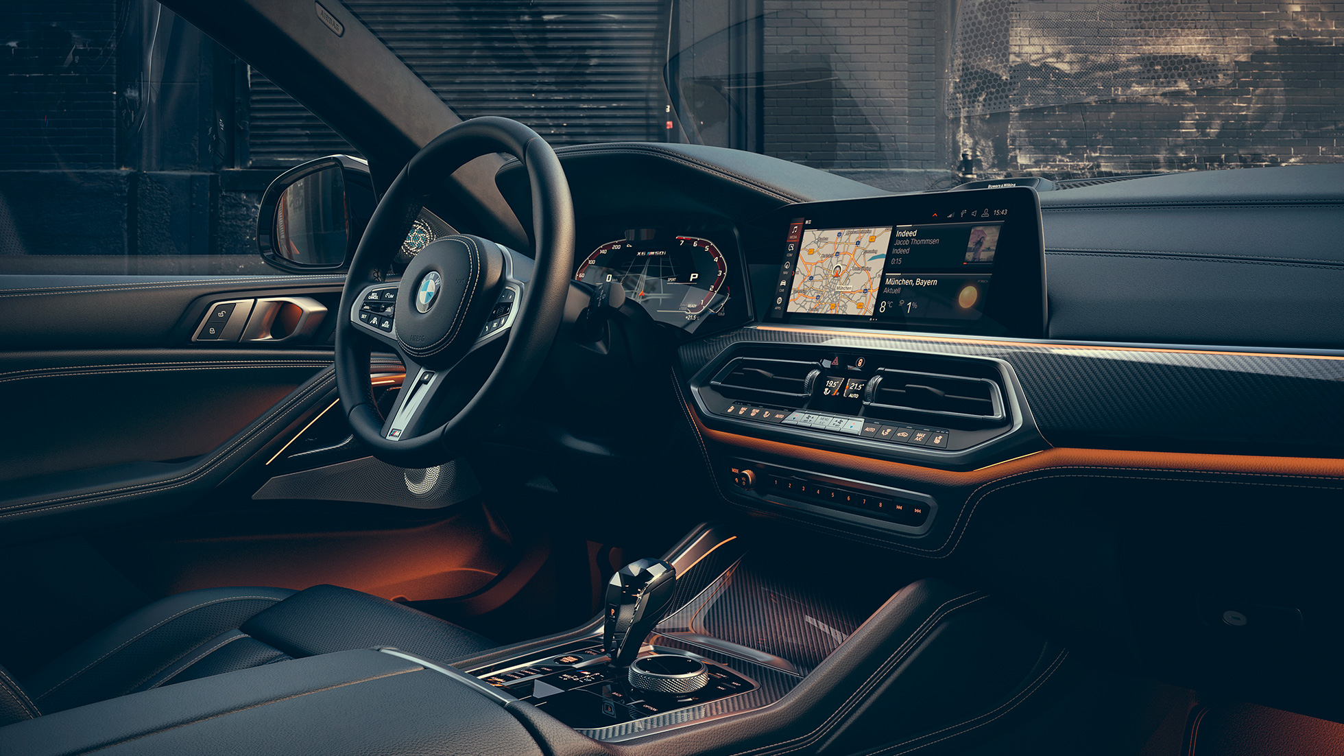 BMW X6 M50i インテリア。G06 センターコンソールが見える BMW X6 M50i インテリアのクローズアップ。G06