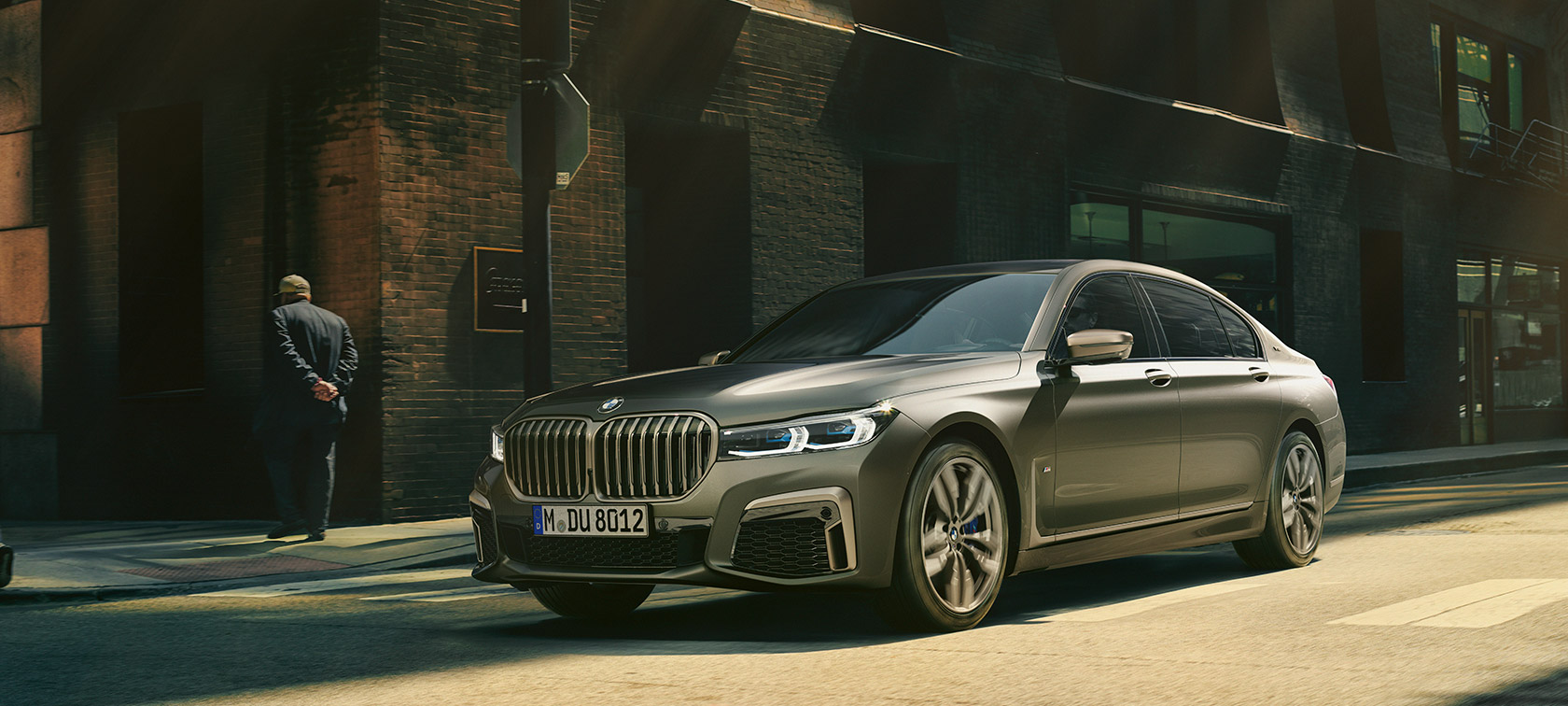 モデルと装備 BMW M760Li xDrive 、BMW M7、BMW 760Li Individual、インフォーム