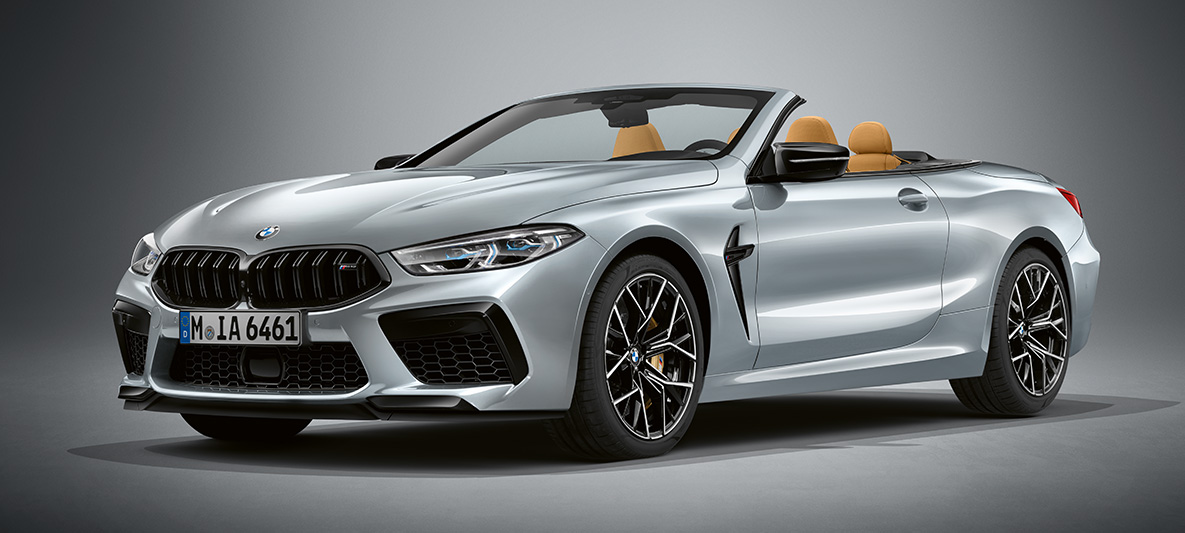 BMW インディビジュアル M8 カブリオレ の BMW インディビジュアル・ピュアメタル・シルバーメタリックカラー。 BMW インディビジュアル M8 カブリオレの BMW インディビジュアル・ピュアメタル・シルバーメタリックカラー、スリークォータービュー。