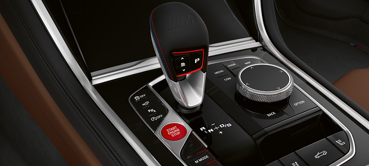 M ギアセレクター。 BMW M8 カブリオレ、インテリア、 M ギアセレクター。