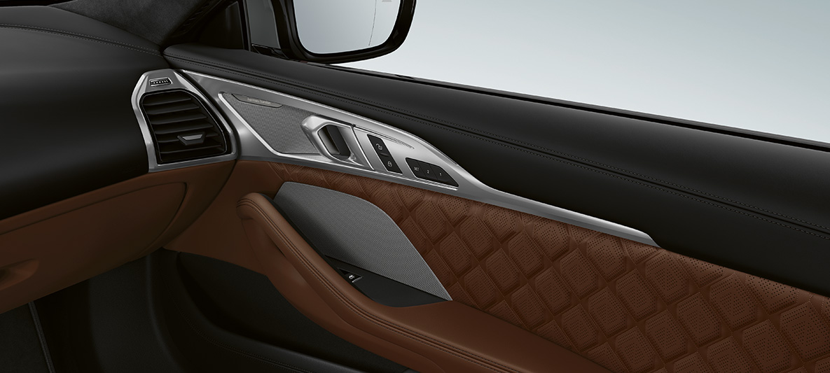 Bowers & Wilkinsダイヤモンド サラウンド サウンドシステム。 BMW M8 クーペ、Bowers & Wilkinsダイヤモンド サラウンド サウンドシステムを装着したインテリア。