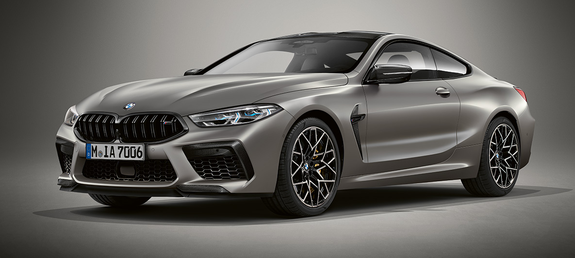 BMW Individual M8 クーペ(塗色BMW Individualドラビット グレー メタリック)。 BMW Individual M8 クーペ(塗色BMW Individualドラビット グレー メタリック)。フロントのスリクォータービュー。
