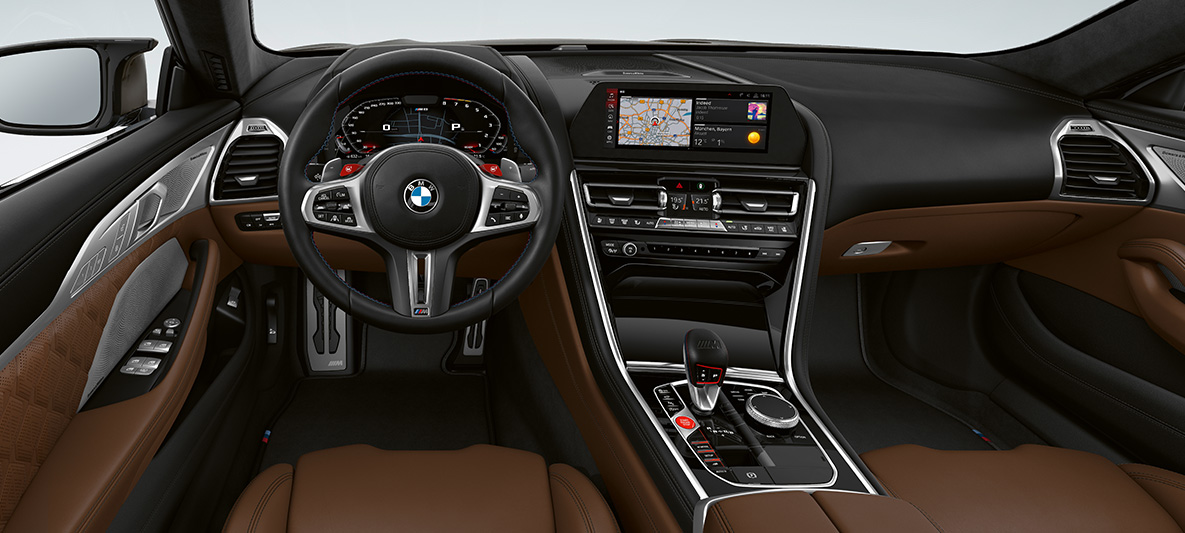 BMW M8グラン・クーペのコックピット F93 BMW M8グラン・クーペ F93 2020のインテリアのコックピット