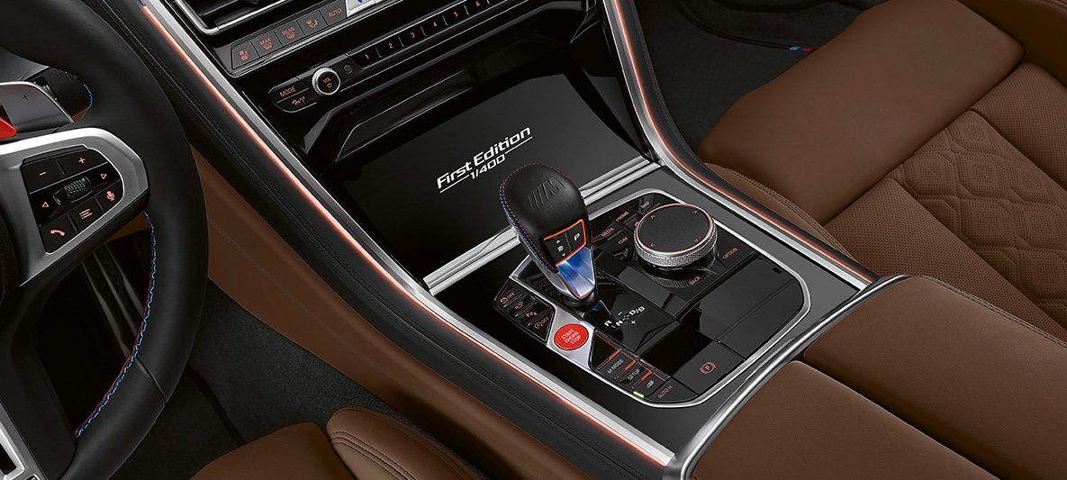 「First Edition」エンブレムを備えたBMW M8グラン・クーペ・ファースト・エディション 「First Edition」エンブレムを備えたBMW M8グラン・クーペ・ファースト・エディションF93 2020 BMW Individual オーロラ・ダイヤモンド・グリーン・メタリックのインテリア
