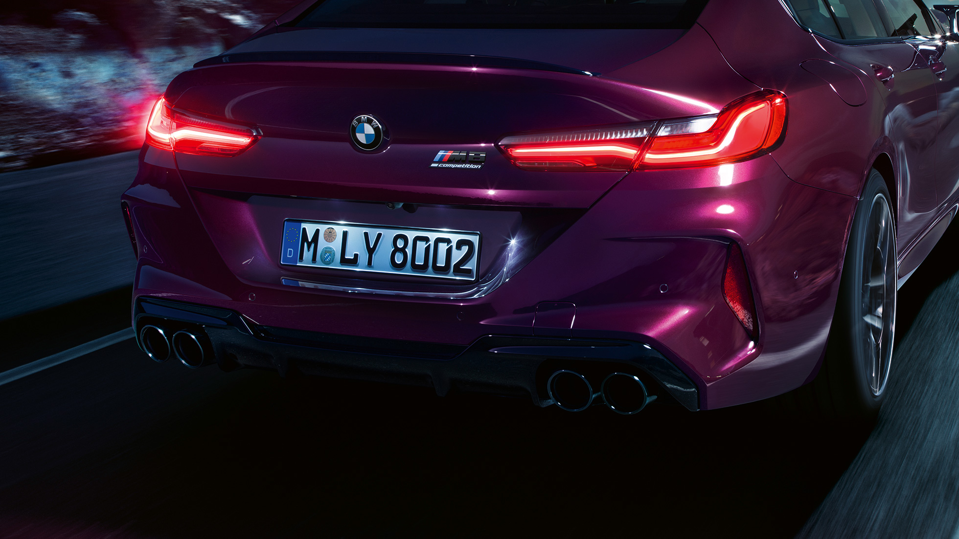 BMW M8グラン クーペ Competitionのリヤのクローズアップ BMW M8グラン クーペ CompetitionF93 2020 BMW Individual アメトリン・メタリックのリヤのクローズアップ