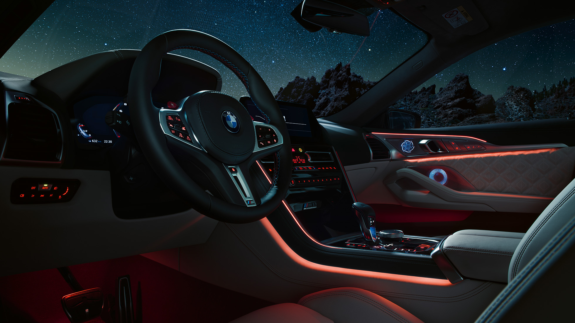 BMW M8グラン クーペ Competitionのコックピット BMW M8グラン クーペ CompetitionF93 2020のコックピット