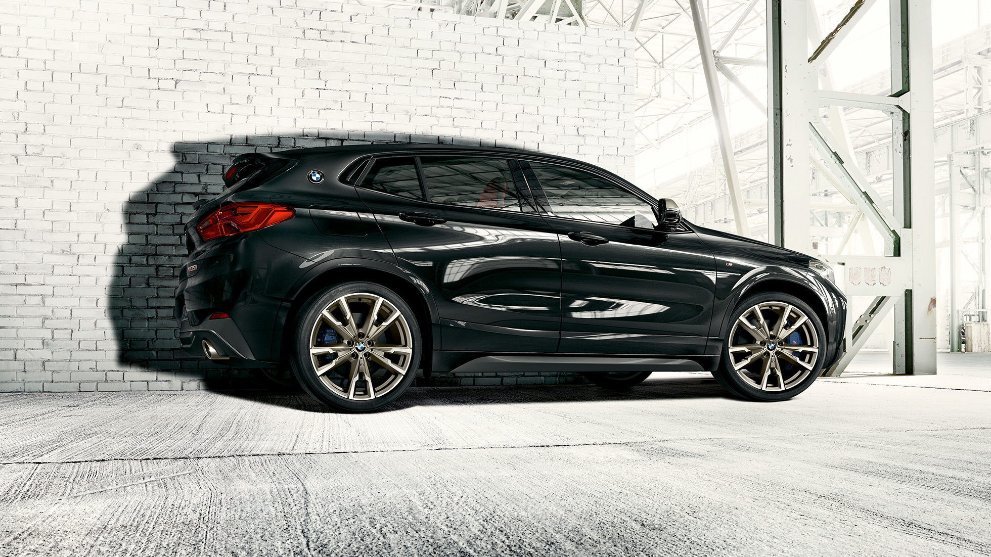 エクステリア BMW X2 M35i エクステリア BMW X2 M35i ブラック・サファイア・メタリック F39 サイド・ビュー