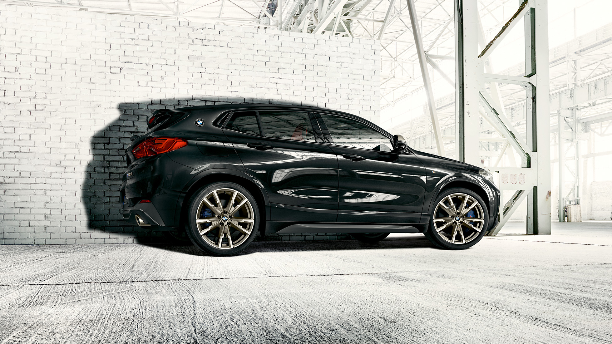 Mライト・アロイ・ホイール BMW X2 M35i Mライト・アロイ・ホイール BMW X2 M35iブラック・サファイア・メタリック F39 サイド・ビュー