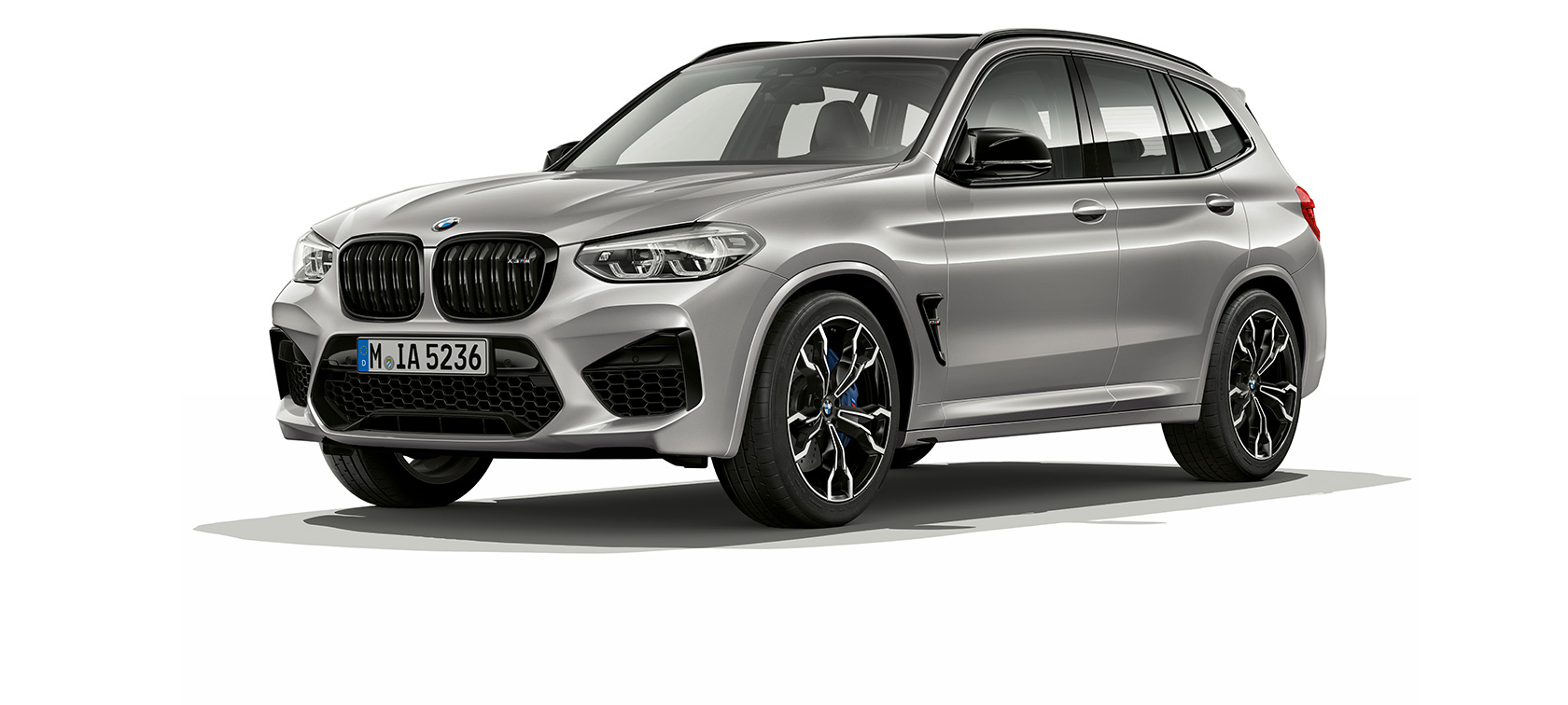 BMW X3 M Competition、スリークォータービュー。 BMW X3 M Competitionのドニントン・グレー・メタリックカラー、エクステリア、スリークォータービュー。