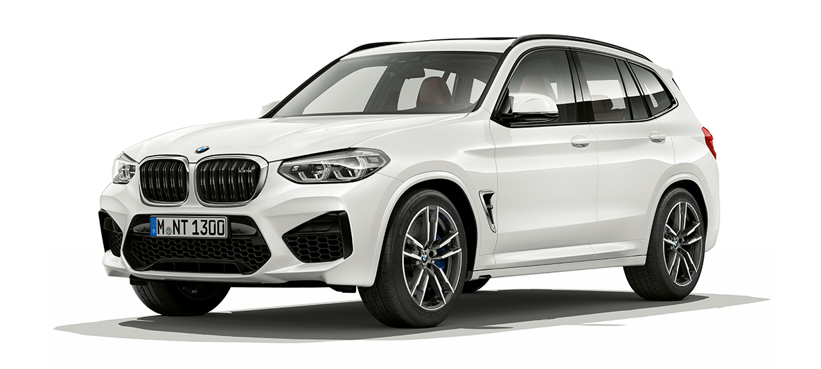 BMW X3 M、スリークウォーター・サイドビュー。 BMW X3 M のアルパイン・ホワイトカラー、エクステリア、スリークウォーター・サイドビュー。