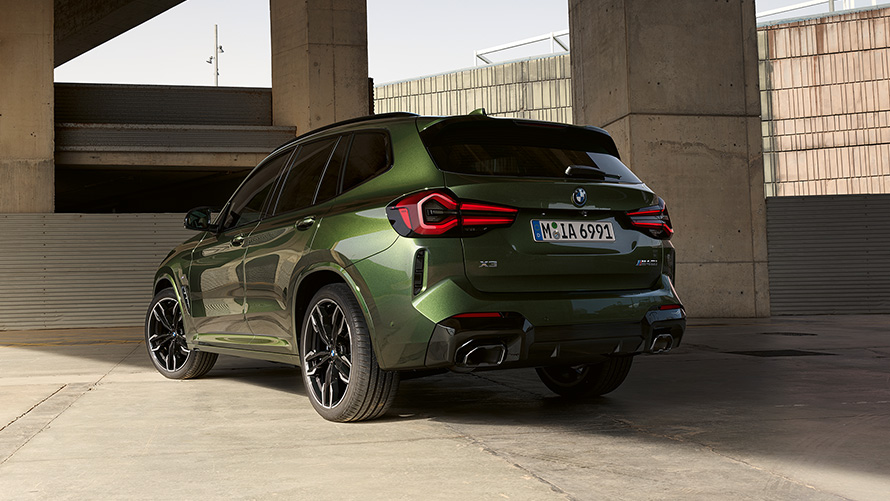 BMW X3 M40i G01 LCI フェイスリフト 2021 マラカイト・グリーン・メタリック 斜めからのリヤ・ビュー 停車中