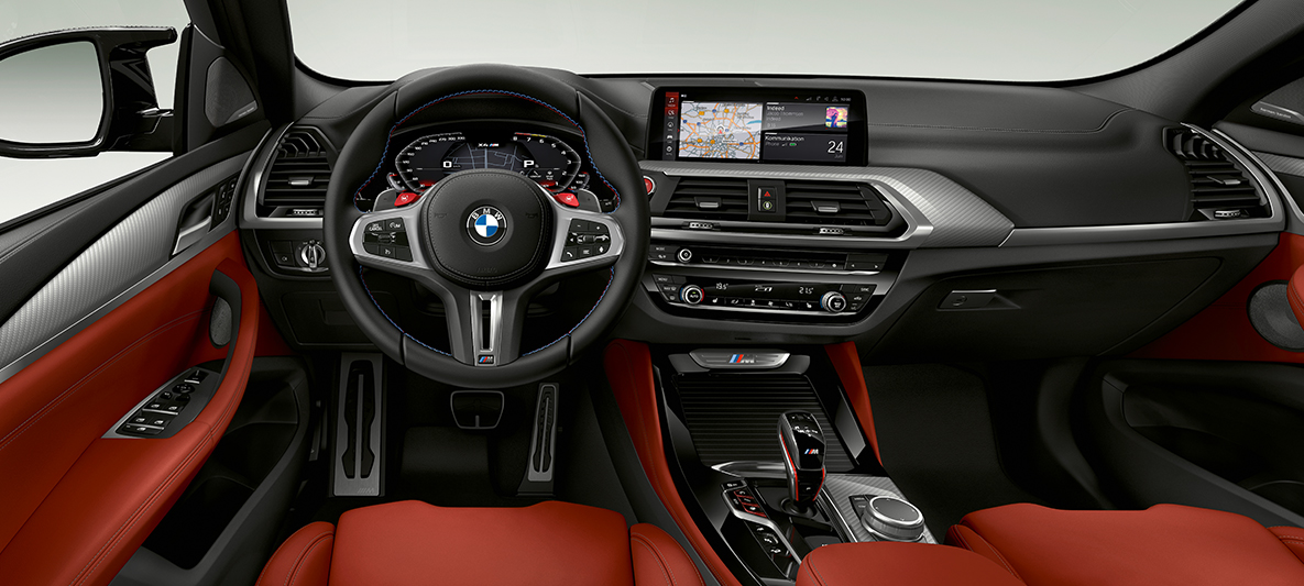 BMW X4 M、M レザー・ステアリング・ホイール。F98 BMW X4 M、インテリア、コックピット、M特有のコントラスト・スティッチが入ったM レザー・ステアリング・ホイール。F98