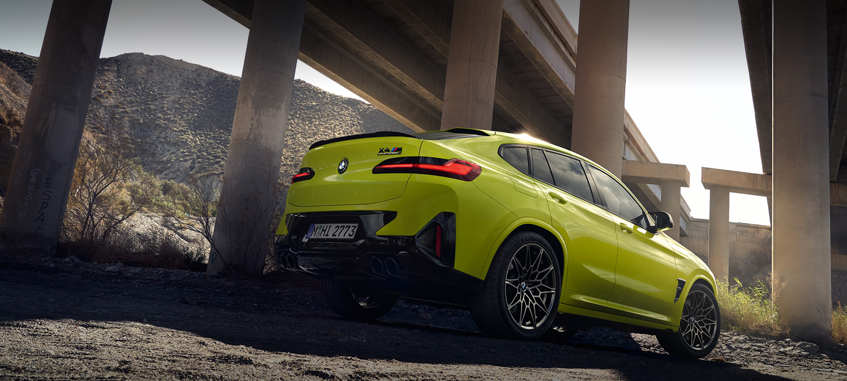 BMW X4 M Competition F98 LCIフェイスリフト2021 サイド・ビュー 停車中 BMW X4 M Competition F98 LCIフェイスリフト2021 BMW Individualフローズン・ポルティマオ・ブルー・メタリック サイド・ビュー 停車中