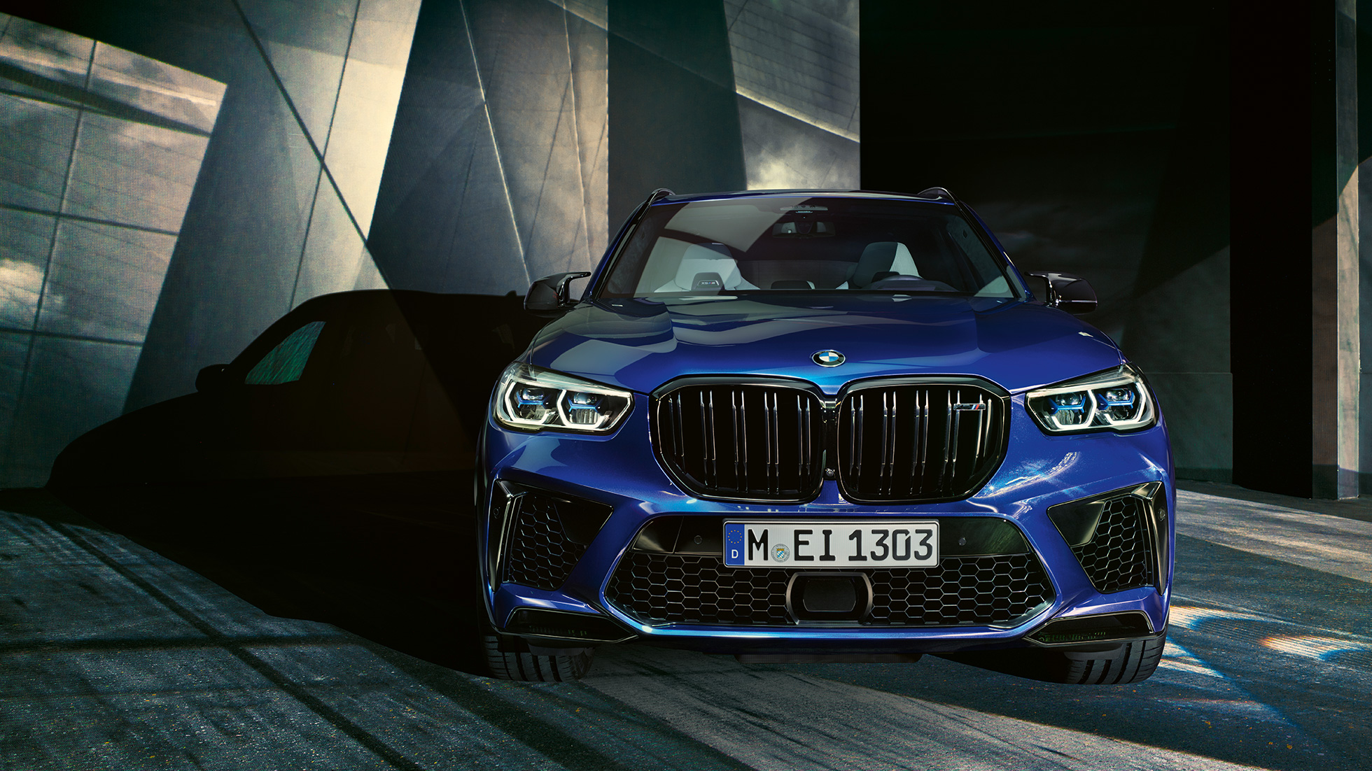 エクステリアデザイン、BMW X5 M Competition エクステリアデザイン、BMW X5 M Competition F95 2020 マリーナベイ・ブルー ・メタリックのフロントビュー