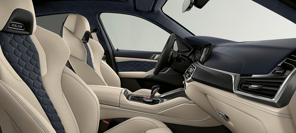 BMW X6 M Individual F96 SUV 2020 のインテリア X6 MロゴをあしらったMマルチファンクション・シートを装備したBMW X6 M Individual F96 SUV 2020のインテリア