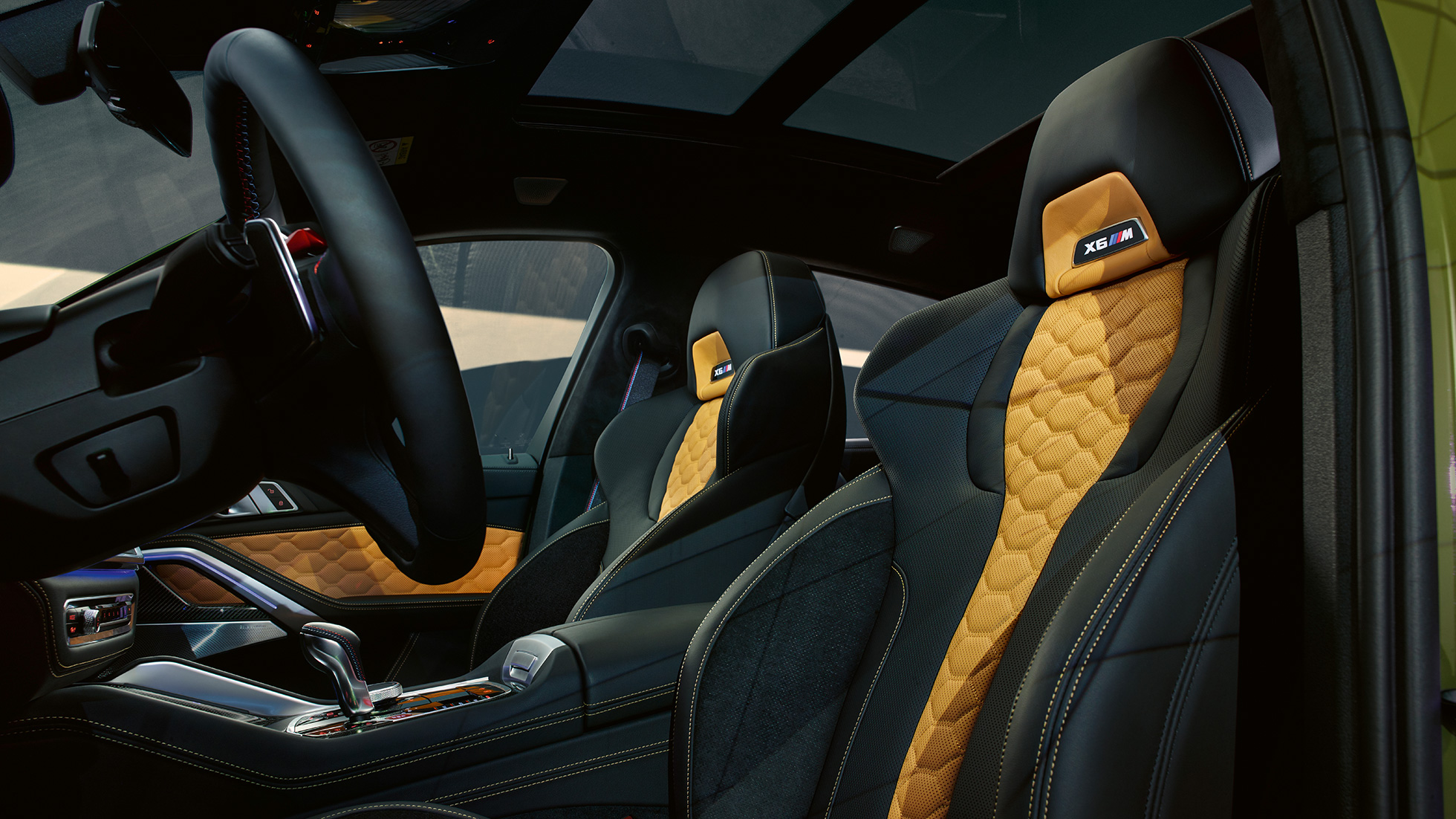 Mマルチファンクション・シートを装備したBMW X6 M Competition Mマルチファンクション・シートを装備したBMW X6 M Competition F96 2020 のインテリア