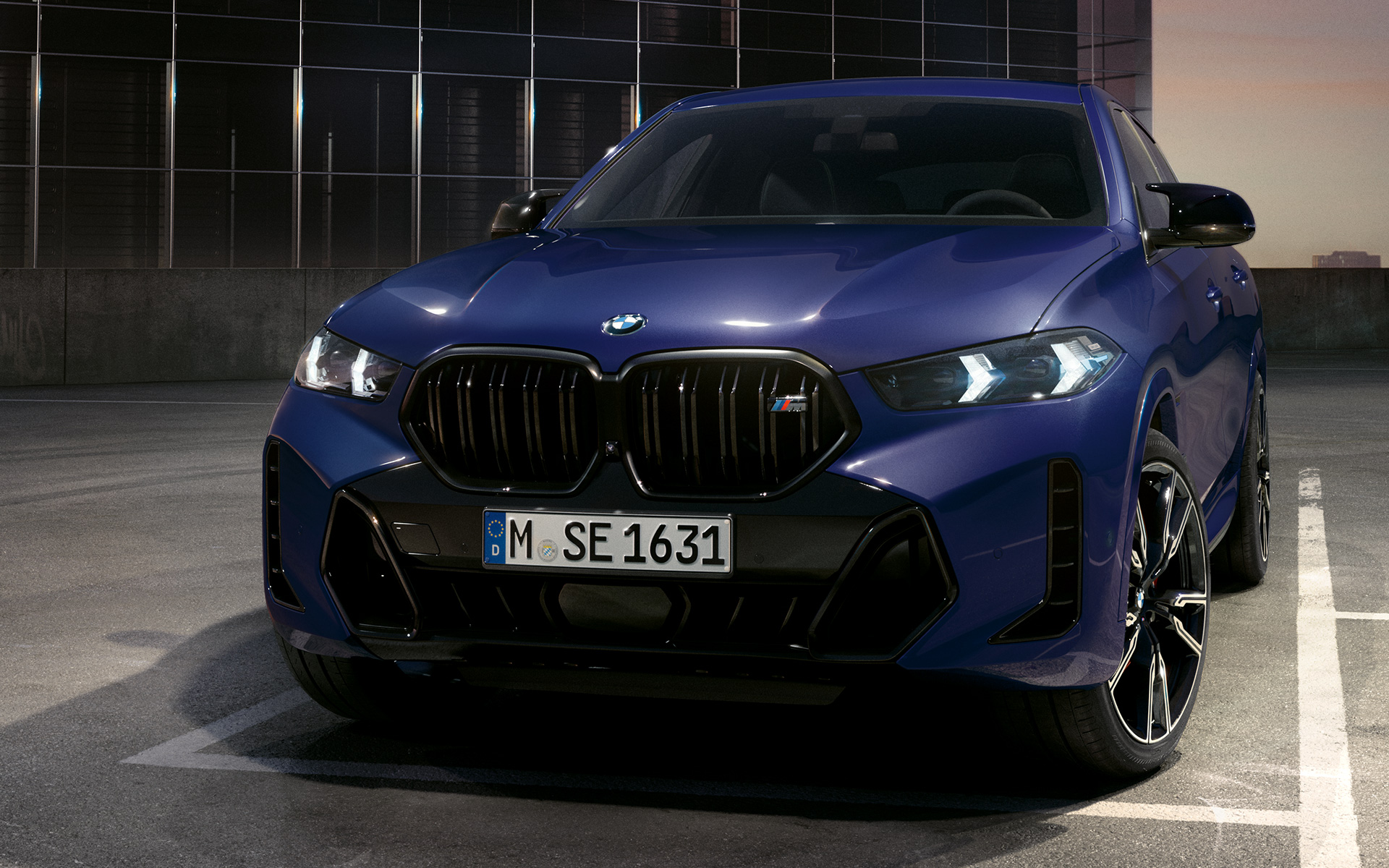 BMW X6 M60i G06 MP ヘッドライト クローズアップ