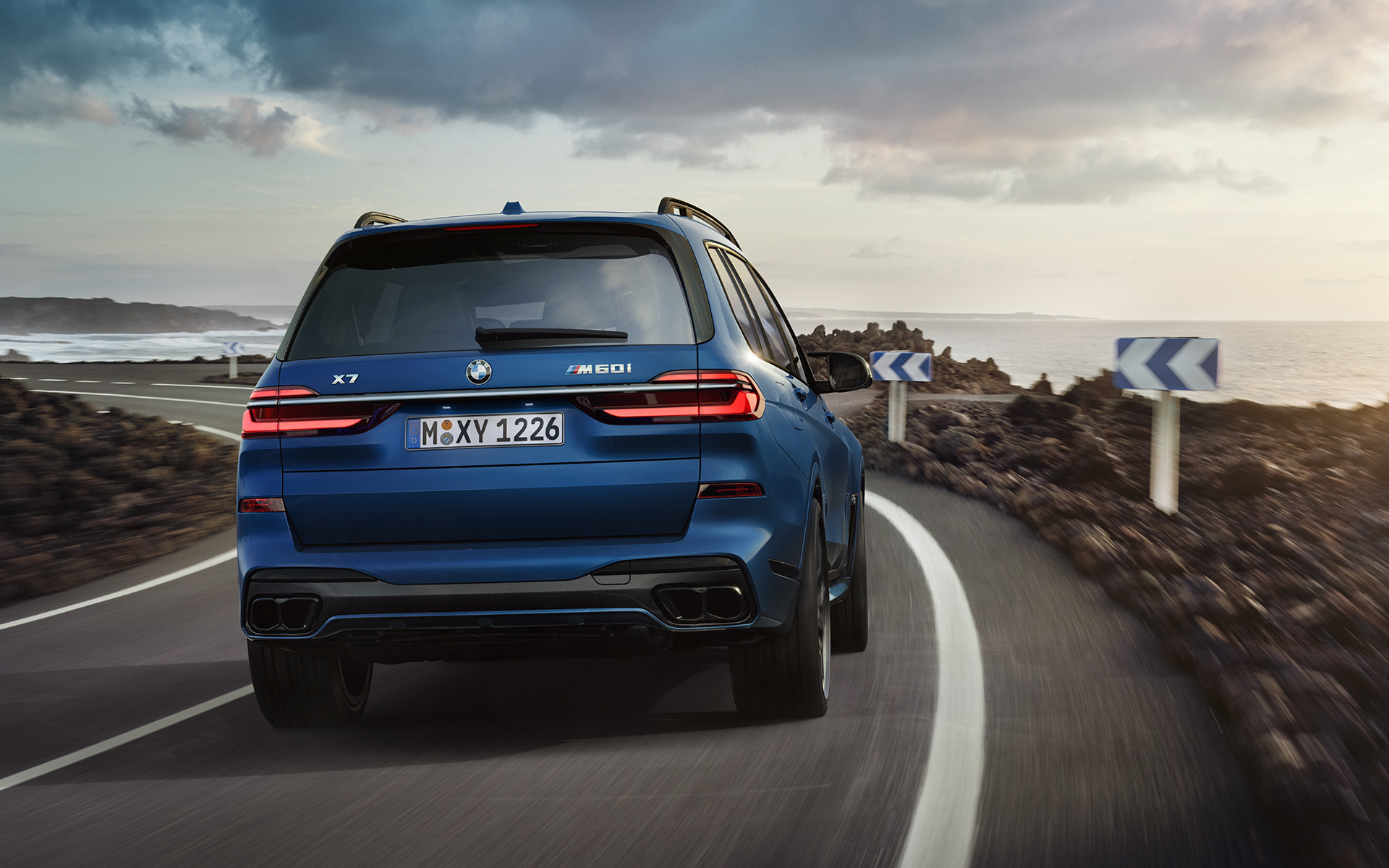 BMW X7 M60i xDrive G07 2022 リヤ・ビュー