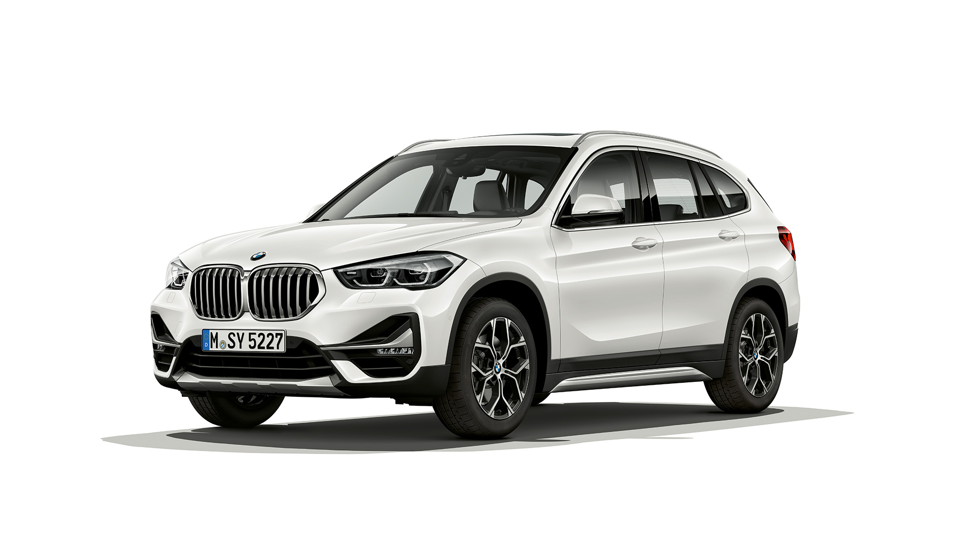 BMW X1、xLineモデル、4分の3フロントショット F48 BMW X1、xLineモデル、スタジオでの4分の3フロントショット F48