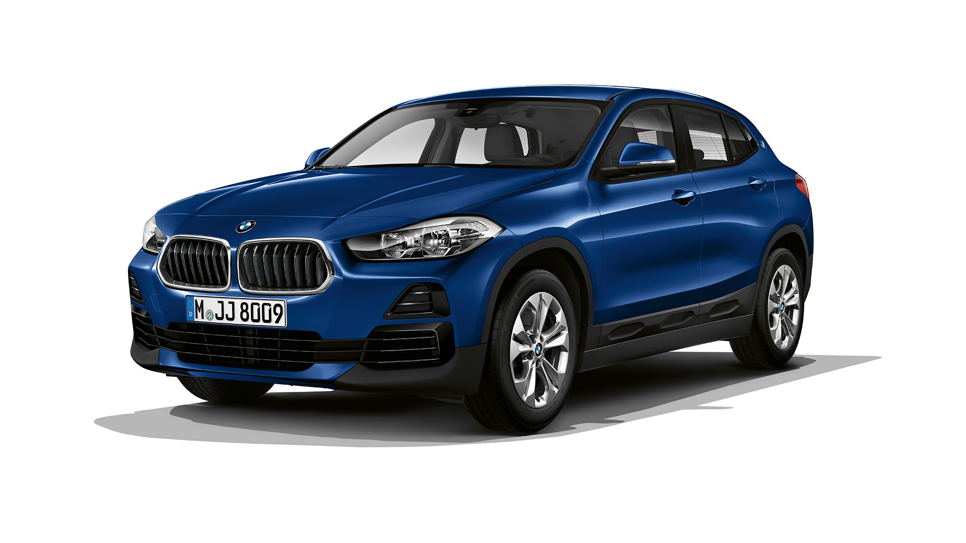 斜めからのフロント・ビュー BMW X2 sDrive20iモデル・スタンダード BMW X2 sDrive20iモデル・スタンダード 2018 F39 メディテレーニアン・ブルー・メタリック 斜めからのフロント・ビュー