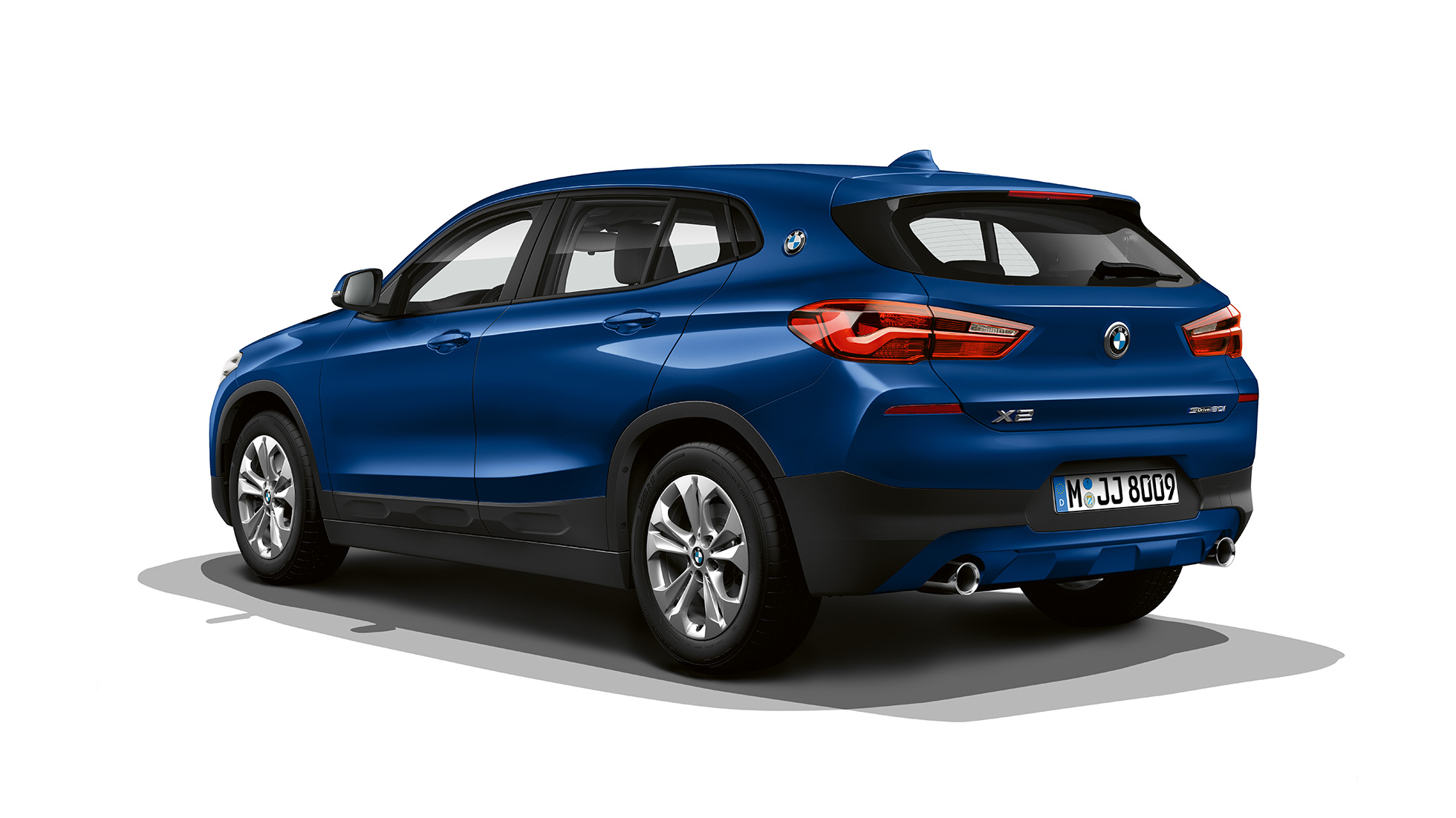 斜めからのリヤ・ビュー BMW X2 sDrive20iモデル・スタンダード BMW X2 sDrive20iモデル・スタンダード2018 F39 メディテレーニアン・ブルー・メタリック 斜めからのリヤ・ビュー