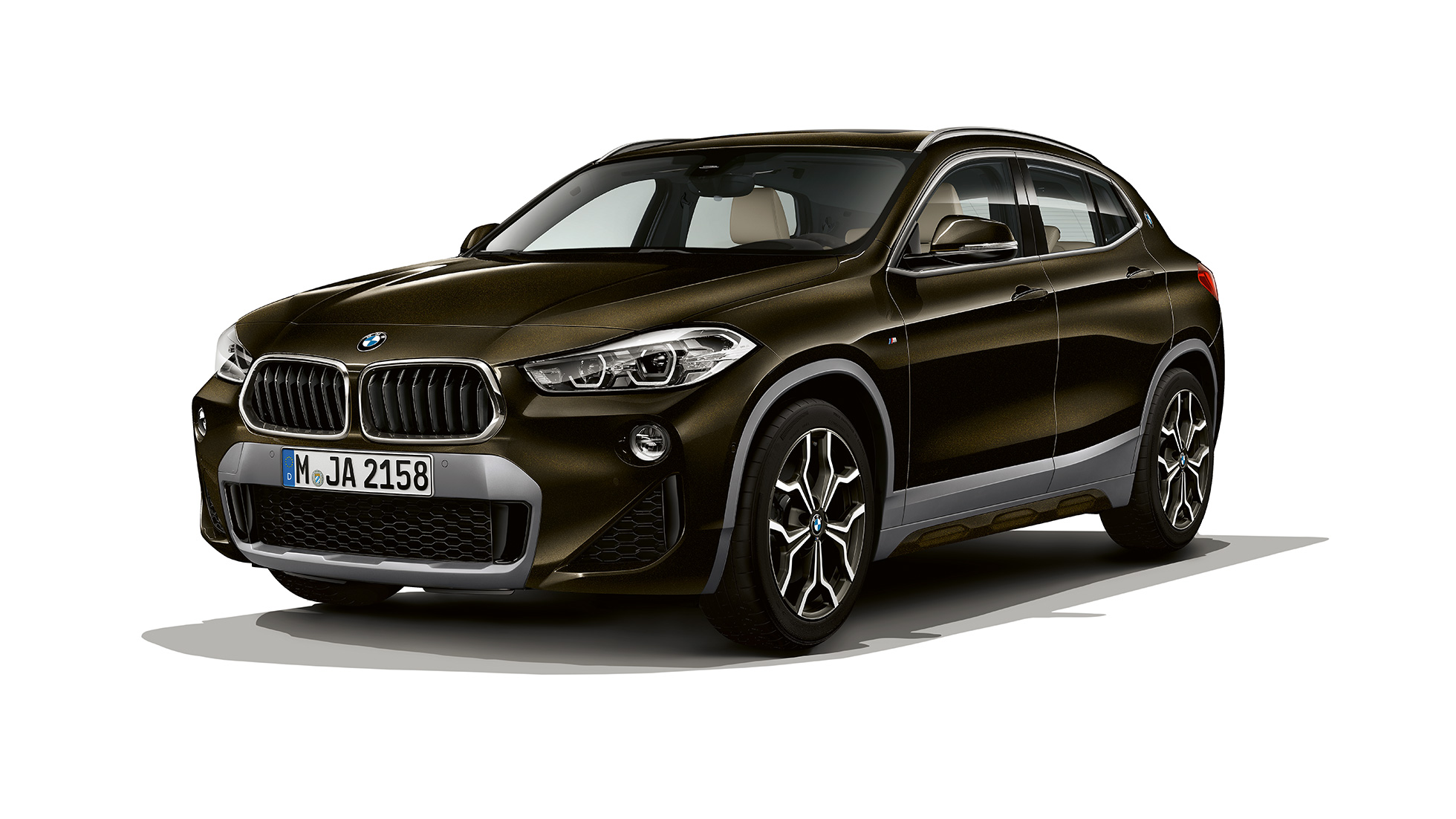 斜めからのフロント・ビュー BMW X2 sDrive20iモデルM Sport X BMW X2 sDrive20iモデルM Sport X 2018 F39 スパークリング・ストーム・ブリリアント・エフェクト 斜めからのフロント・ビュー