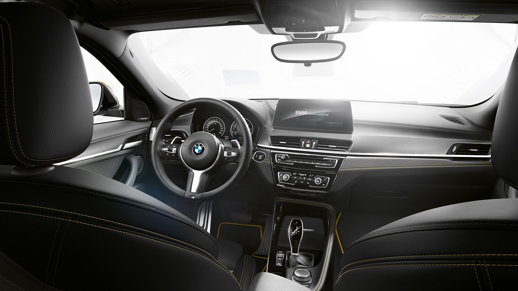 レザー・ステアリング・ホイール BMW X2 F39 レザー・ステアリング・ホイール BMW X2 2018 F39 インテリア デザイン
