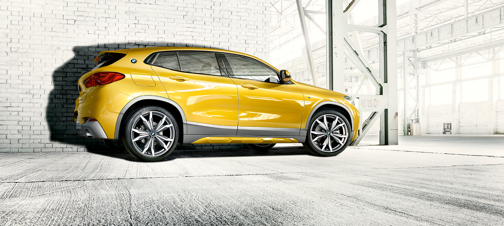 Three-quarter front view BMW X2 F39 Three-quarter front view BMW X2 F39 Sanremo Green metallic