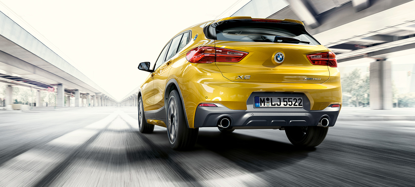 リヤ・ビュー BMW X2 F39 リヤ・ビュー BMW X2 2018 F39 ガルバニック・ゴールド・メタリック
