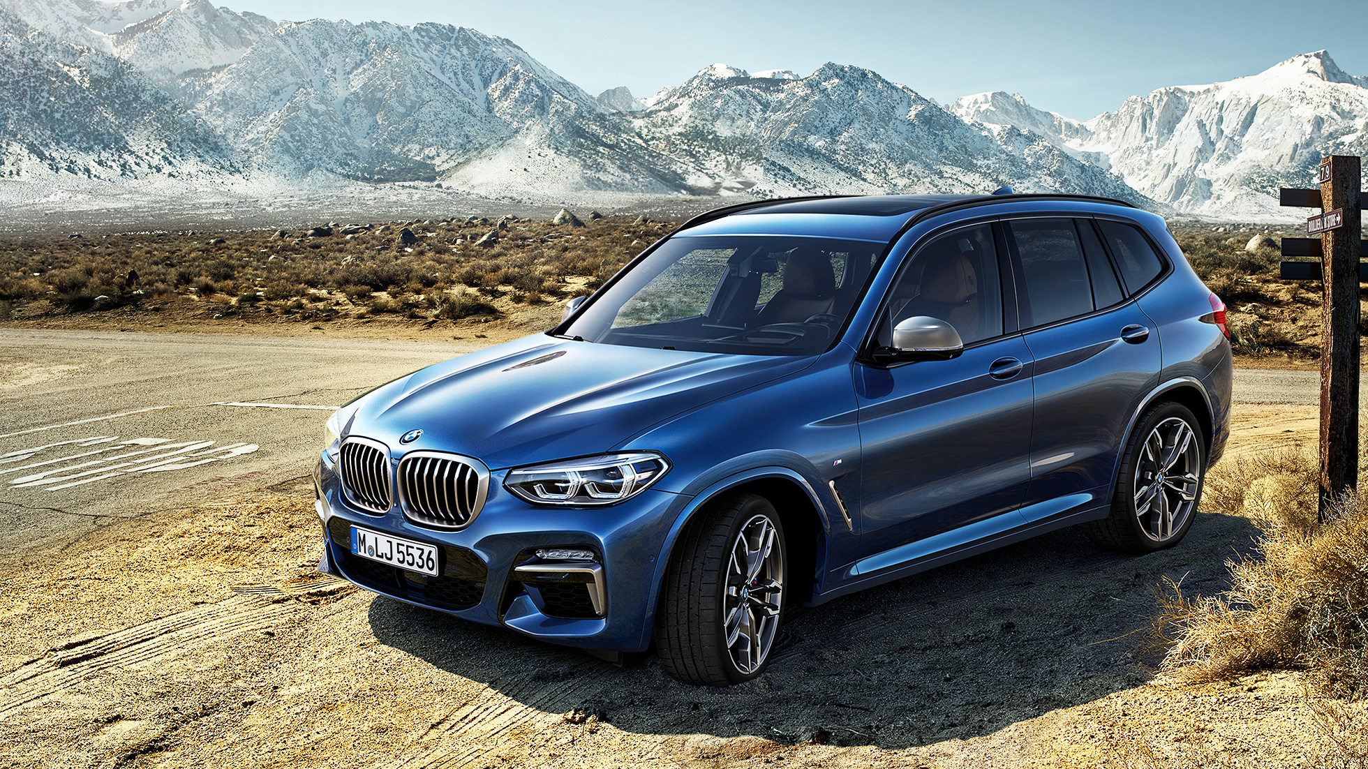 BMW X3 M40i、山中での斜めからのフロント・ショット BMW X3 M40i、山中での斜めからのフロント・ショット